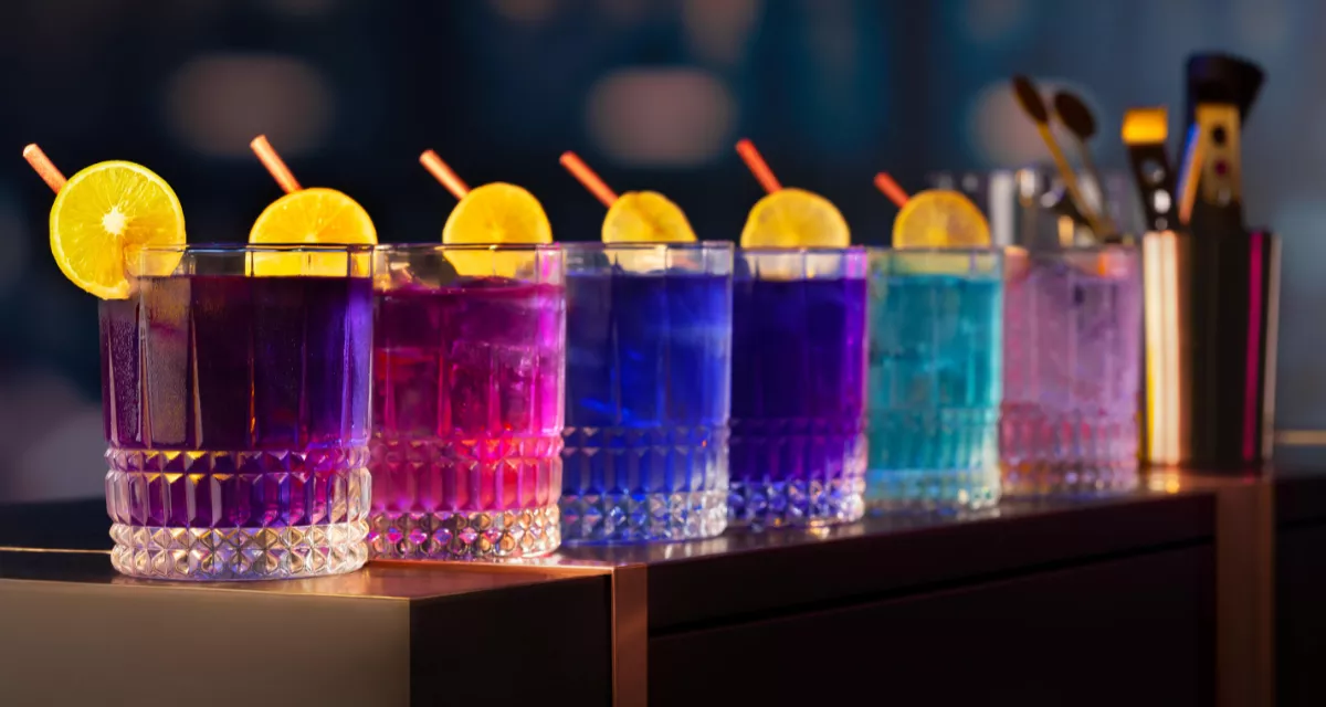 Cocktails of different colours made with Nisaki Gin